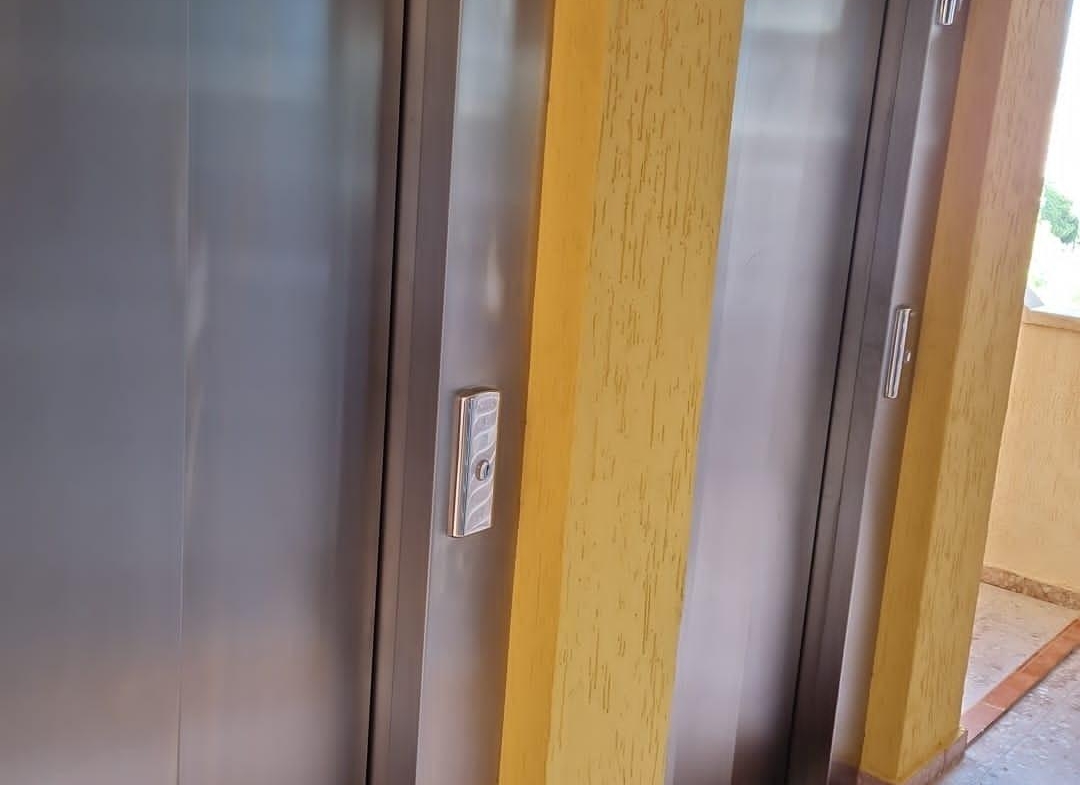 Amplio y Moderno Apartamento Reformado en Playa de San Juan