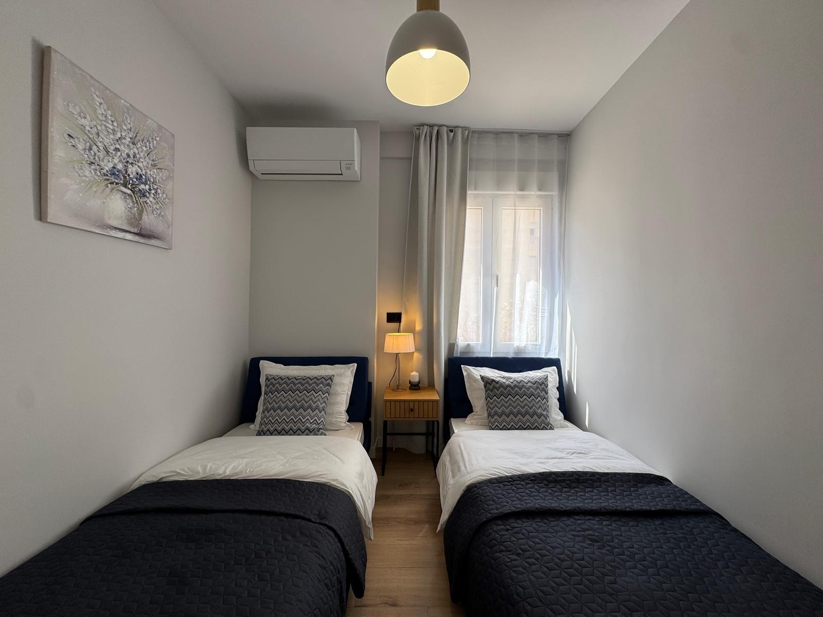 TOTALLY RENOVATED APARTMENT 20 METERS FROM THE BEACH WITH 100 M2 OF SURFACE. 3 BEDROOMS. 1 BATHROOMS.