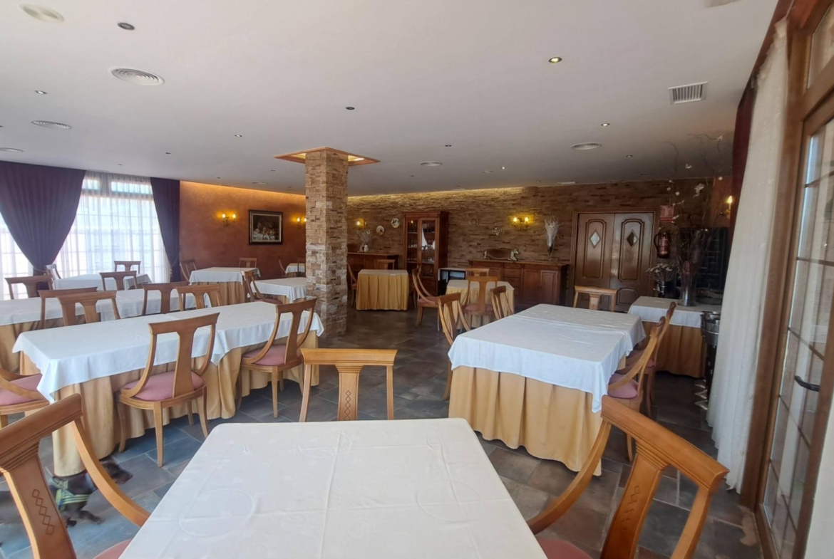 RESTAURANTE EN CABO ROIG. CON 871 M2.