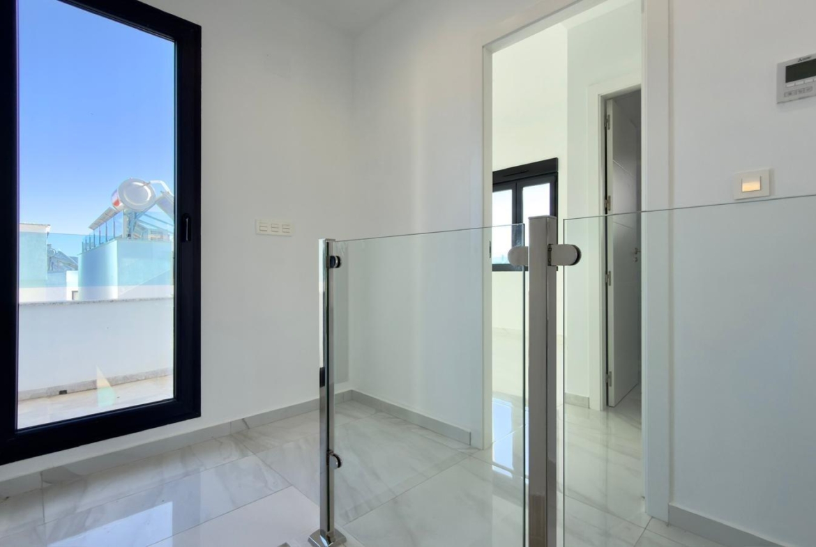 Exclusive villa in Polop with mountain views