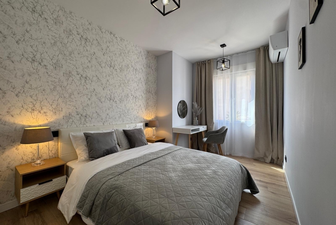 TOTALLY RENOVATED APARTMENT 20 METERS FROM THE BEACH WITH 100 M2 OF SURFACE. 3 BEDROOMS. 1 BATHROOMS.