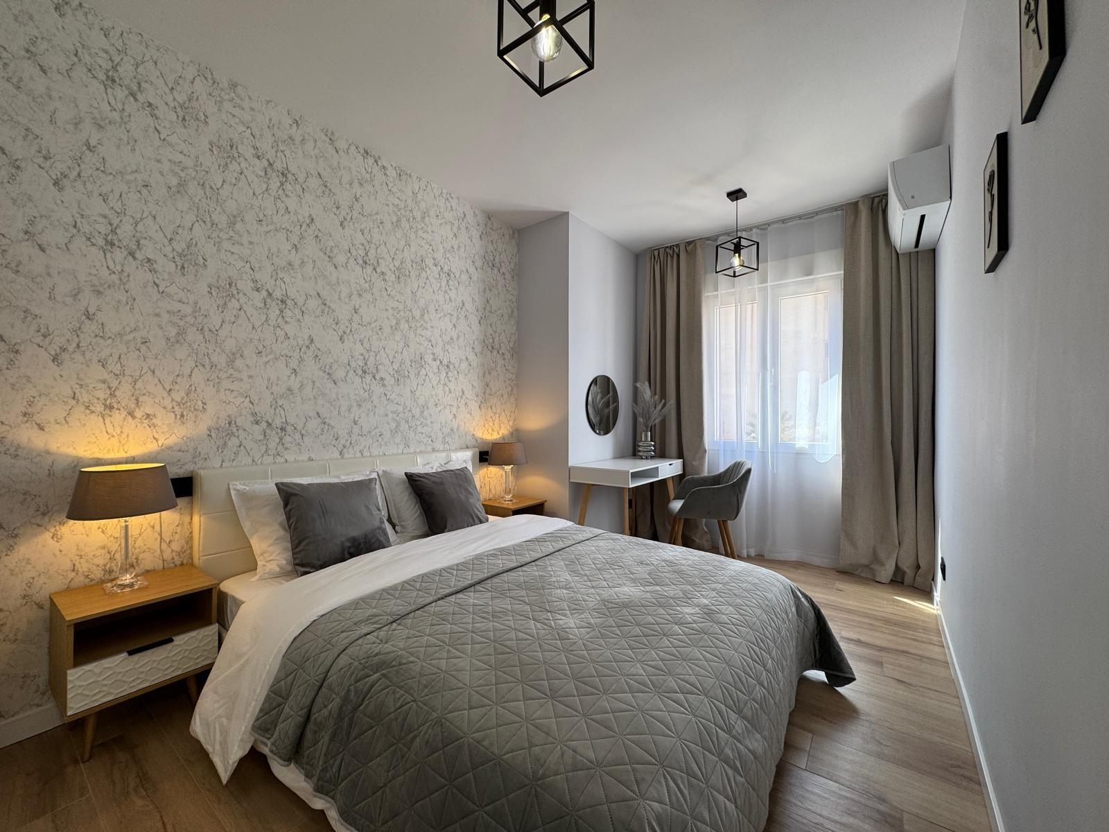 TOTALLY RENOVATED APARTMENT 20 METERS FROM THE BEACH WITH 100 M2 OF SURFACE. 3 BEDROOMS. 1 BATHROOMS.