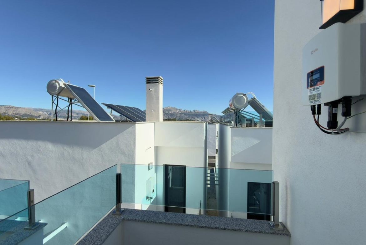 Exclusive villa in Polop with mountain views