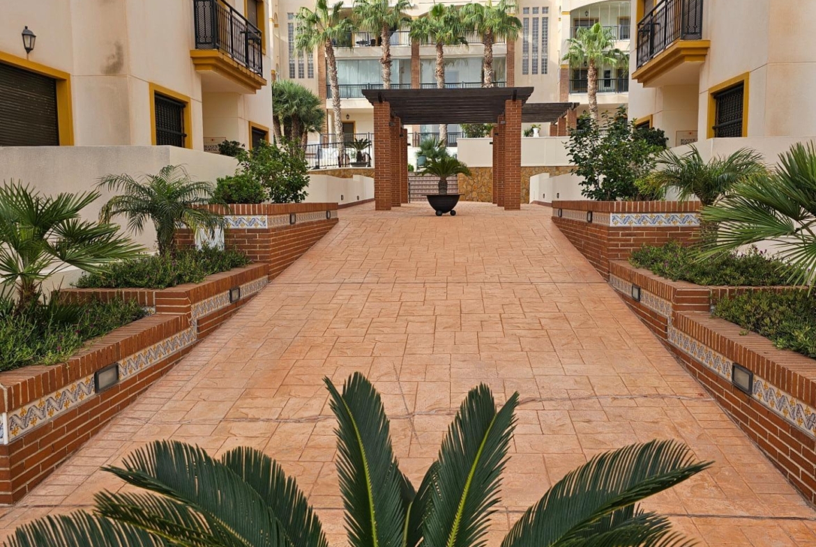 Exclusief appartement in Guardamar del Segura met uitzicht op zee