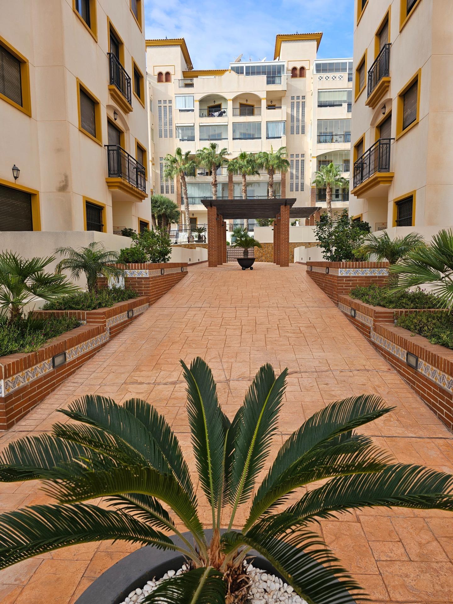 Exclusief appartement in Guardamar del Segura met uitzicht op zee