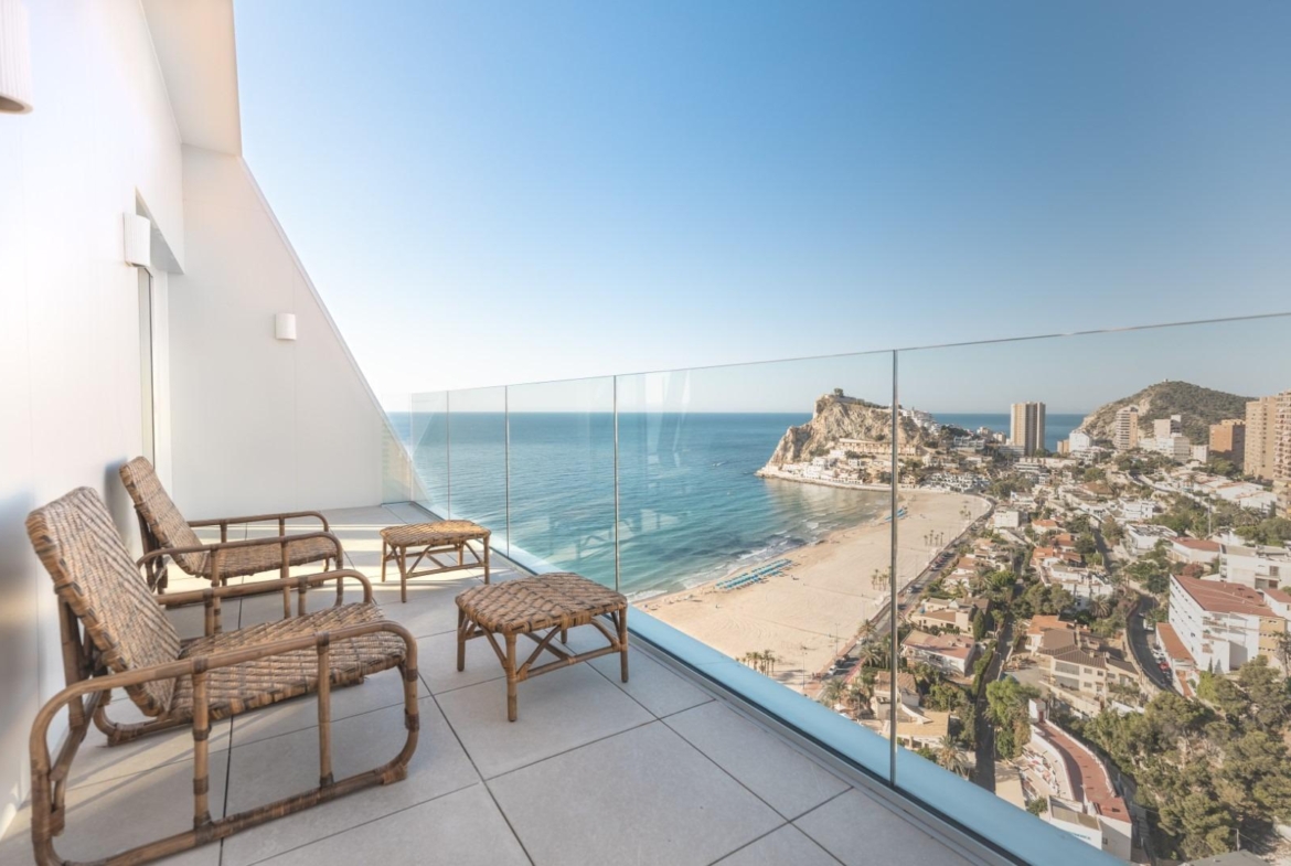 Last luxury apartments on the first line of Poniente beach