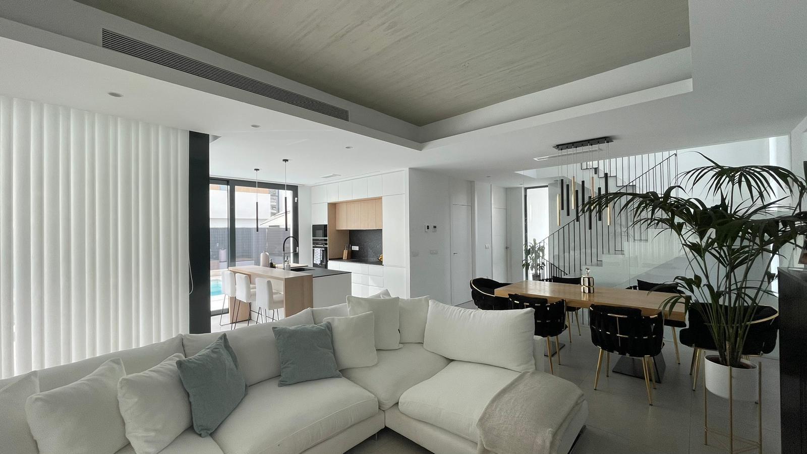 SPECTACULAIR MODERN TORN KEY VILLA