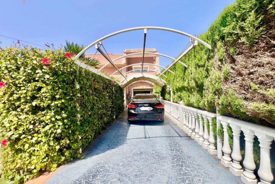 LUXURY AND LIGHT IN LOS BALCONES: YOUR VILLA WITH PRIVATE POOL AND HIGH POTENTIAL