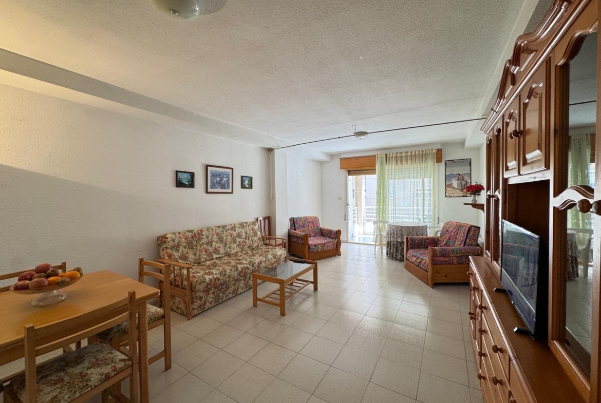 AMPLIO APARTAMENTO DE 99 M2 A 350 METROS DE PLAYA DEL CURA. 2 DORM. 1 BAÑO.