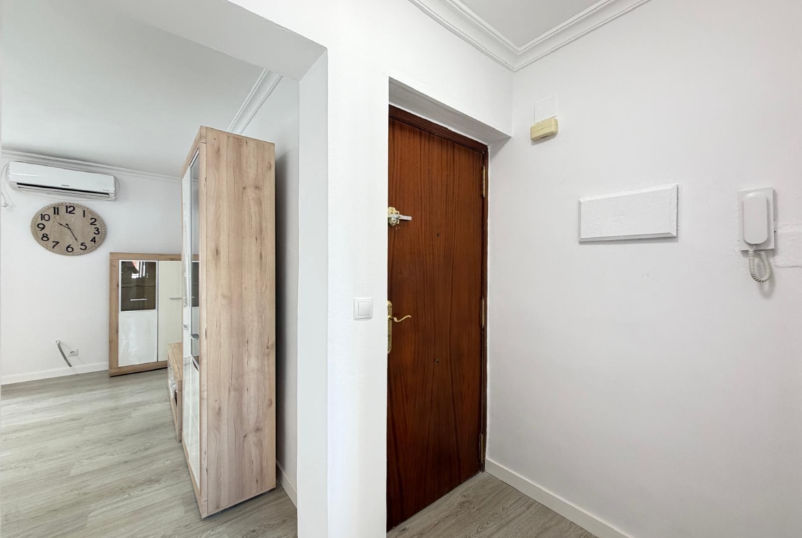 REFORMED 2-BEDROOM APARTMENT. 1 BATHROOM. WITH 65 M2. PARK OF NATIONS AREA. BEACH 800 METERS AWAY.