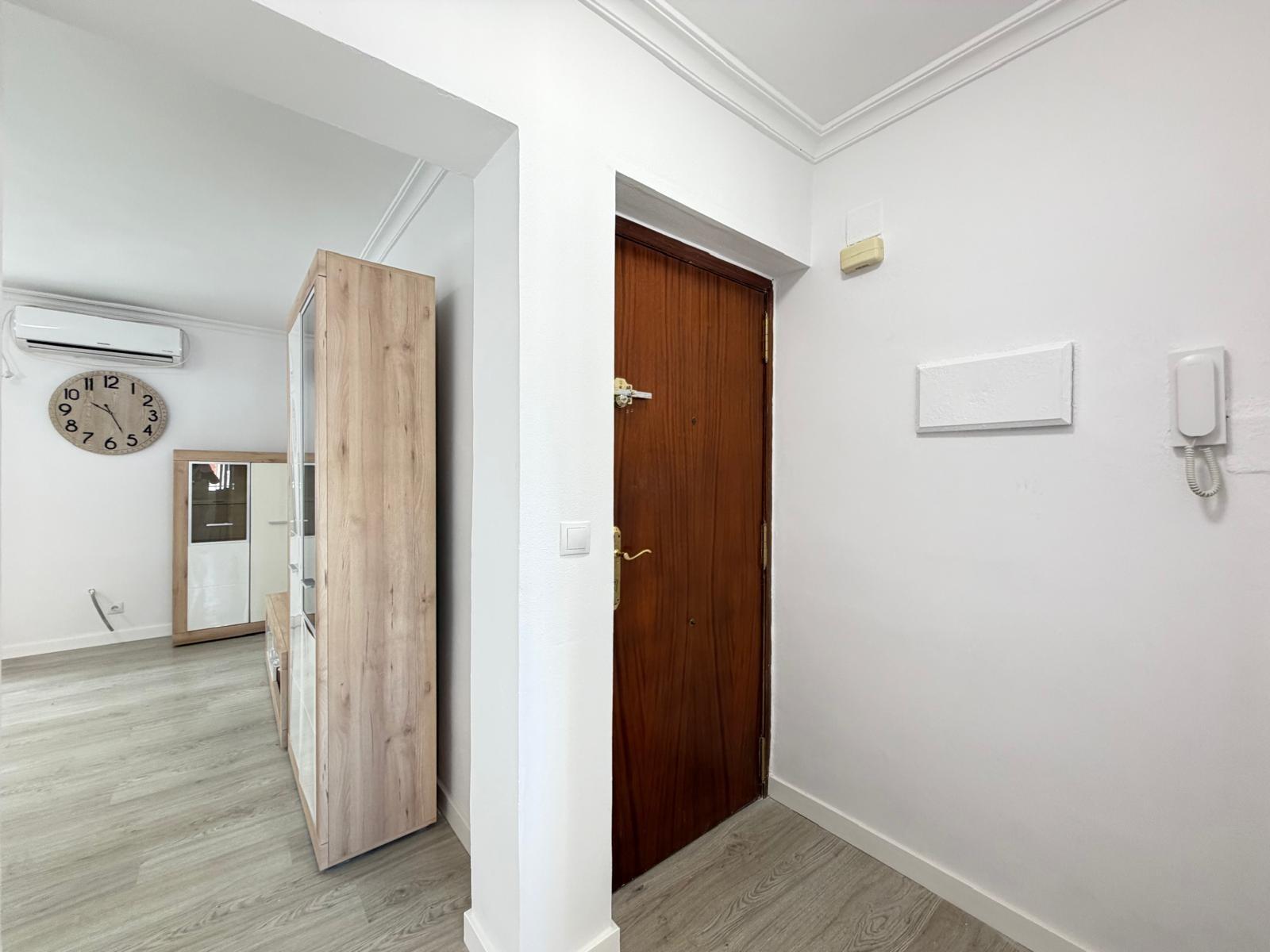5-5-68 REFORMED 2-BEDROOM APARTMENT. 1 BATHROOM. WITH 65 M2. PARK OF NATIONS AREA. BEACH 800 METERS AWAY.