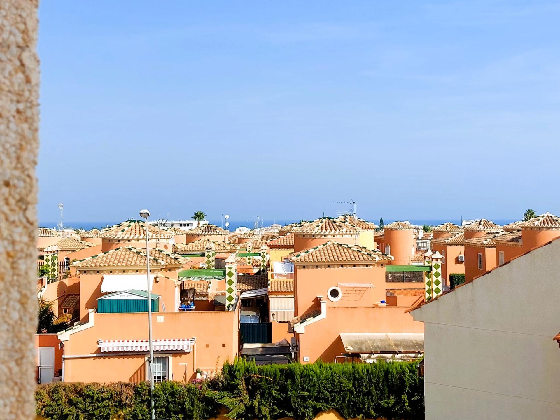 Nice bungalow on the upper floor with private solarium and sea views