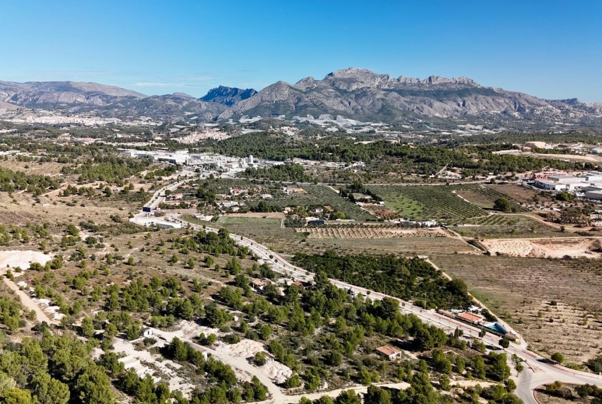 Exclusive villa in Polop with mountain views