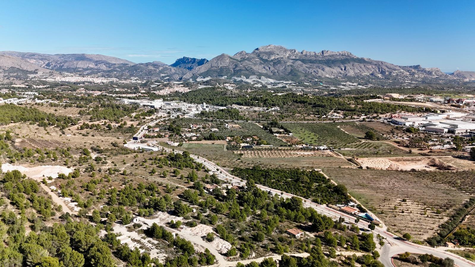 5-5-80 Exclusive villa in Polop with mountain views