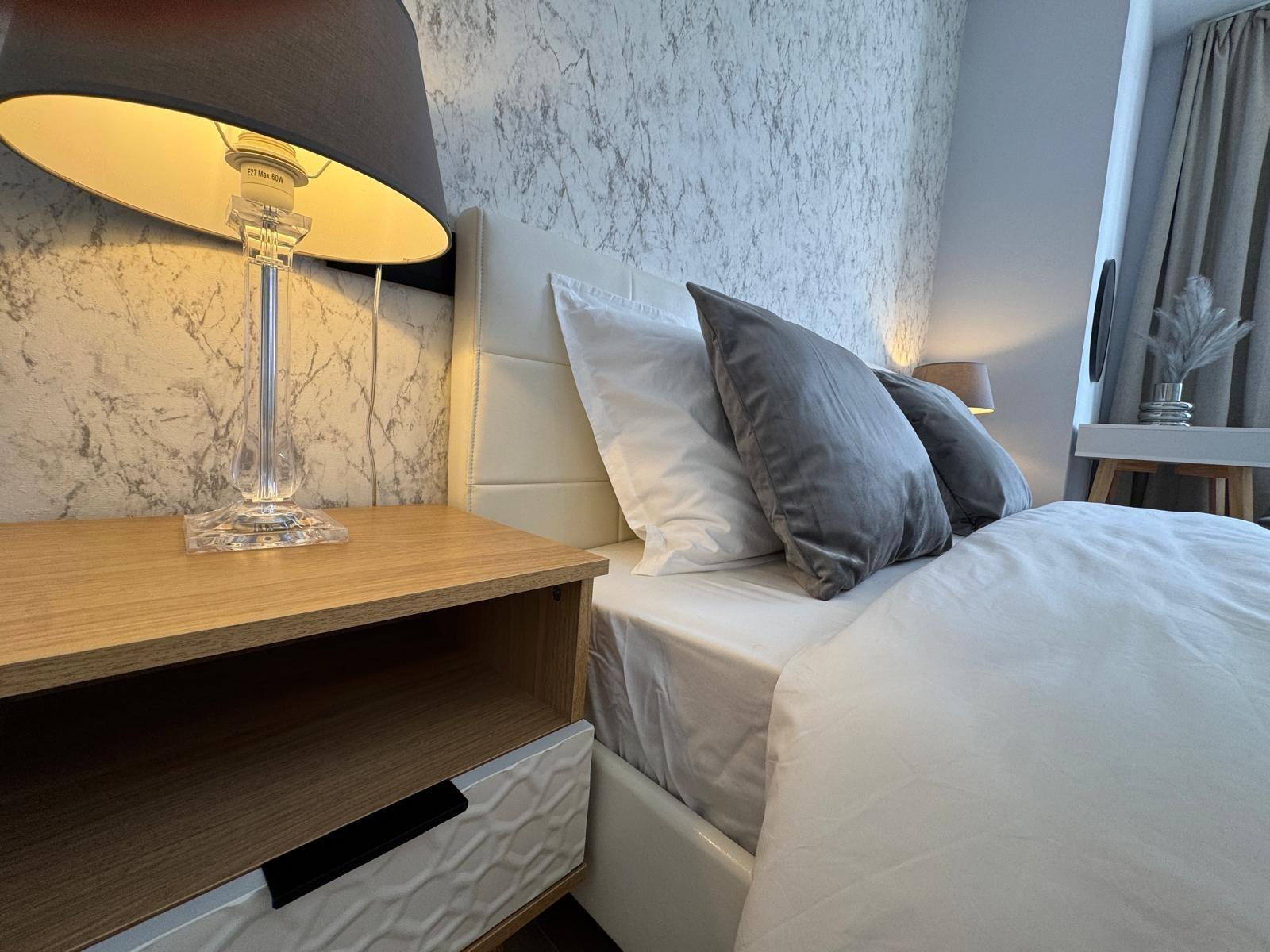 TOTALLY RENOVATED APARTMENT 20 METERS FROM THE BEACH WITH 100 M2 OF SURFACE. 3 BEDROOMS. 1 BATHROOMS.