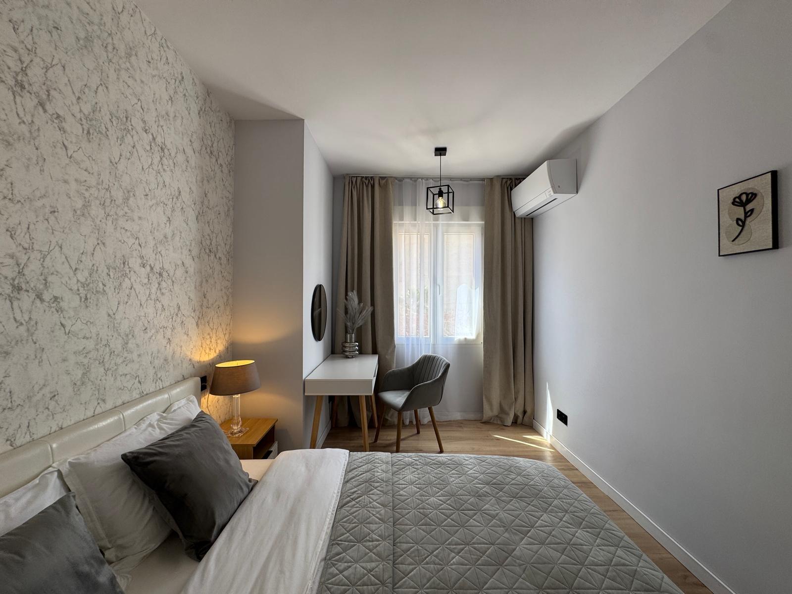 TOTALLY RENOVATED APARTMENT 20 METERS FROM THE BEACH WITH 100 M2 OF SURFACE. 3 BEDROOMS. 1 BATHROOMS.