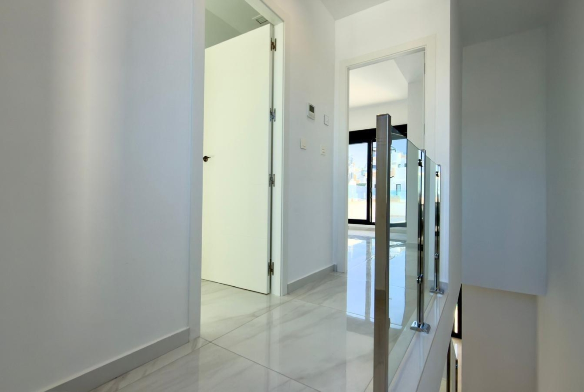 Exclusive villa in Polop with mountain views