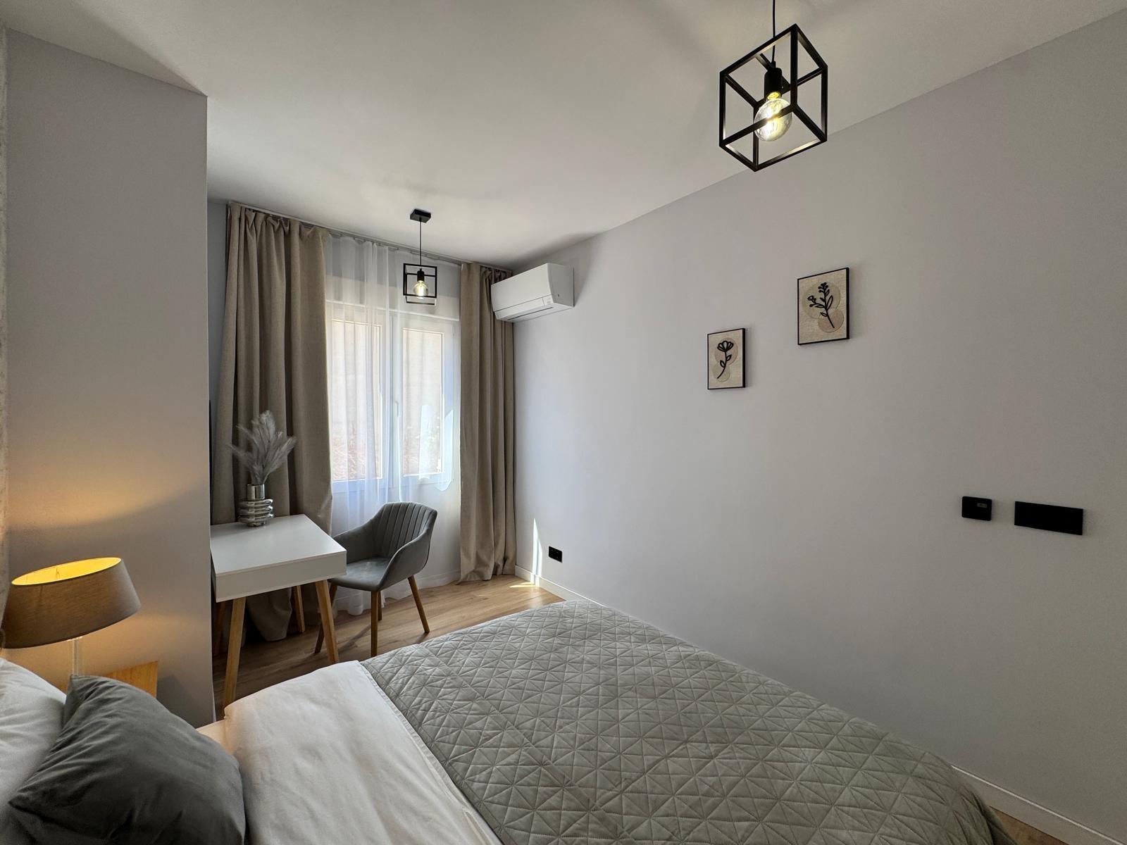 TOTALLY RENOVATED APARTMENT 20 METERS FROM THE BEACH WITH 100 M2 OF SURFACE. 3 BEDROOMS. 1 BATHROOMS.