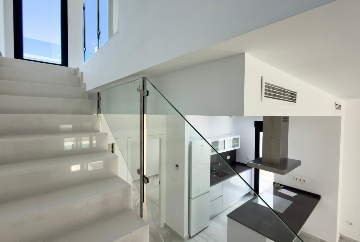 Exclusive villa in Polop with mountain views