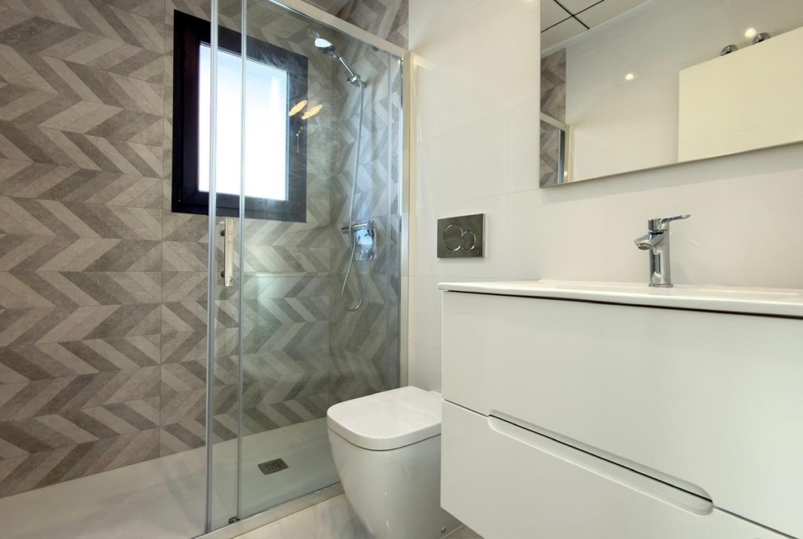 Exclusive villa in Polop with mountain views
