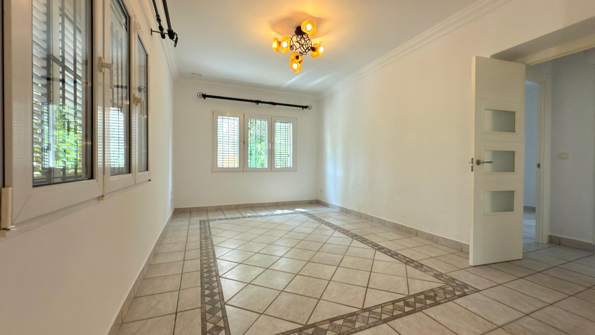 5-54-6 Exclusieve Villa Omringd door de natuur in Alicante