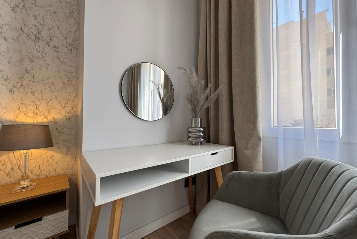 TOTALLY RENOVATED APARTMENT 20 METERS FROM THE BEACH WITH 100 M2 OF SURFACE. 3 BEDROOMS. 1 BATHROOMS.