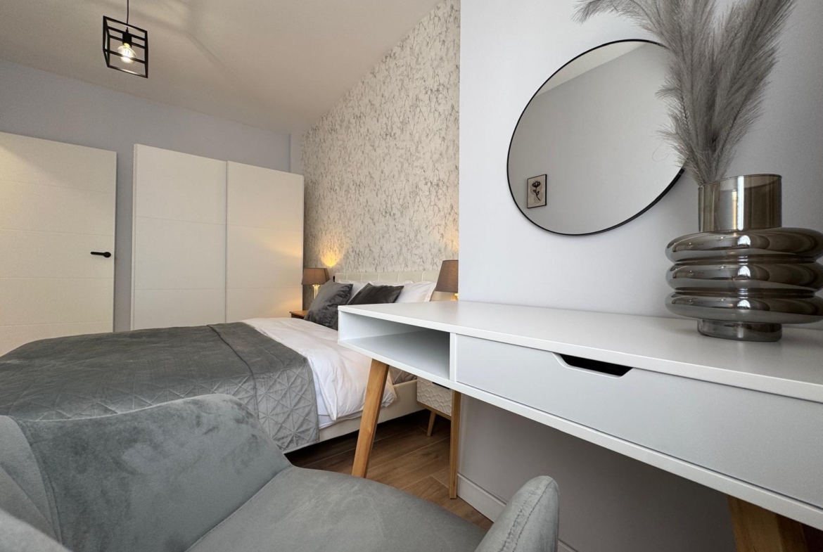 TOTALLY RENOVATED APARTMENT 20 METERS FROM THE BEACH WITH 100 M2 OF SURFACE. 3 BEDROOMS. 1 BATHROOMS.