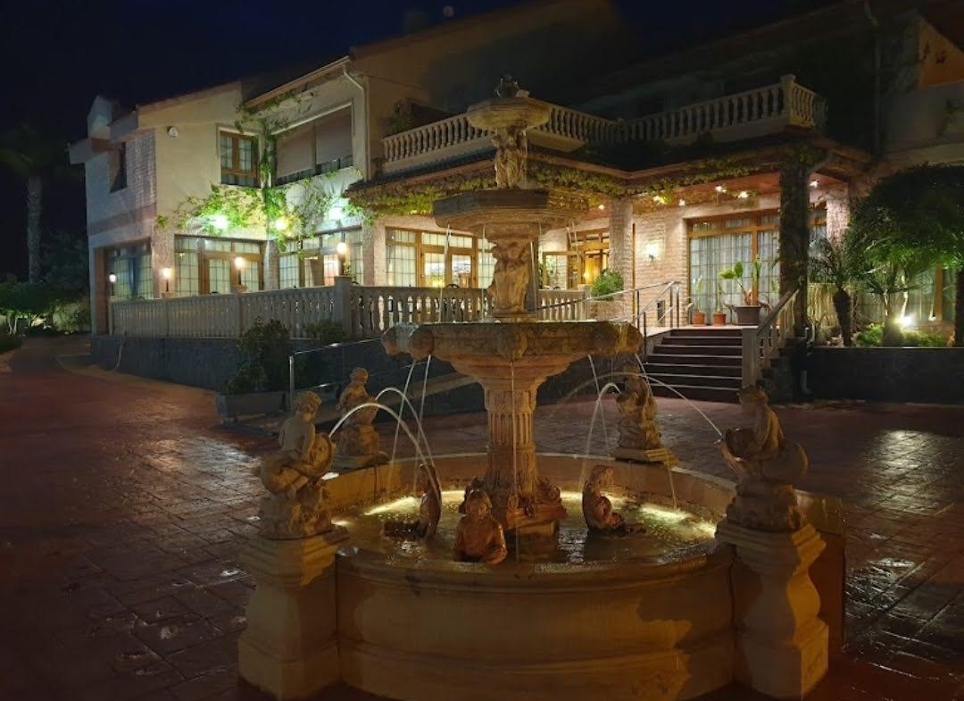 RESTAURANTE EN CABO ROIG. CON 871 M2.