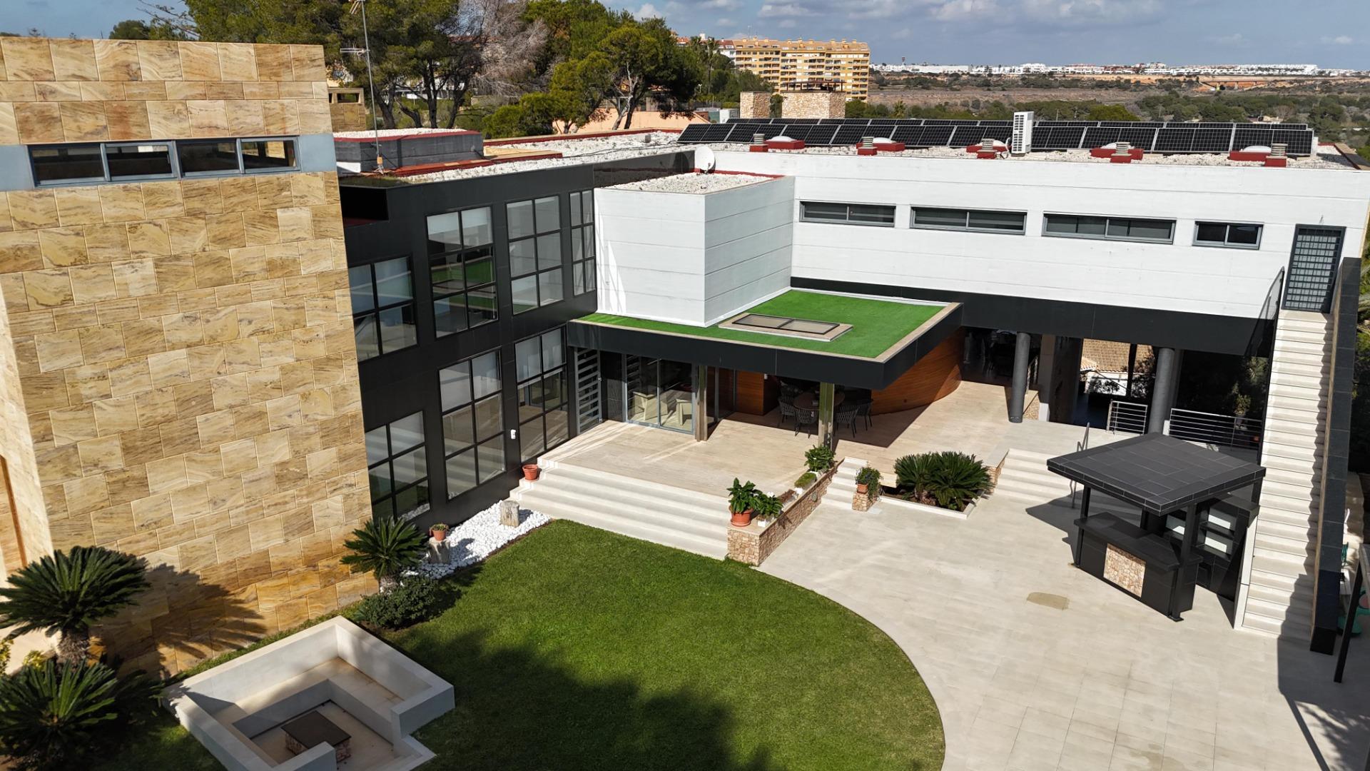 5-57-4 ESPECTACULAR VILLA EN CAMPOAMOR DE 847 M2 DE CASA Y 1500 M2 DE PARCELA. 7 DORM. 8 BAÑOS. PLAYA 750 M