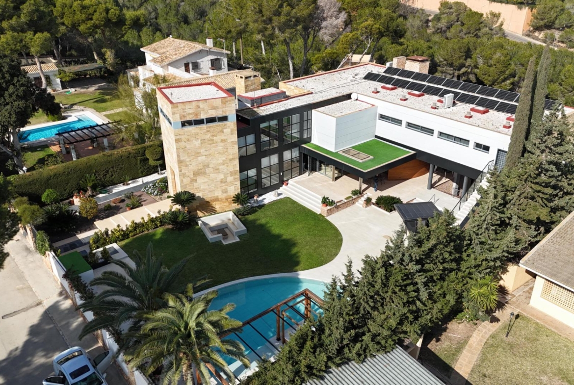 ESPECTACULAR VILLA EN CAMPOAMOR DE 847 M2 DE CASA Y 1500 M2 DE PARCELA. 7 DORM. 8 BAÑOS. PLAYA 750 M