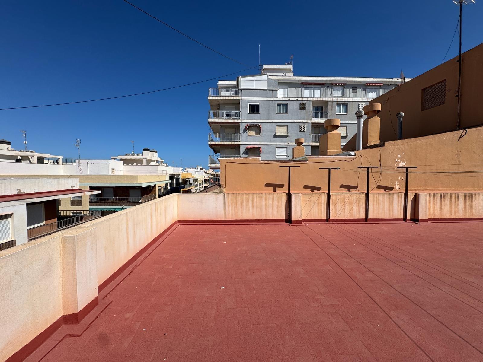 TOTALLY RENOVATED APARTMENT 20 METERS FROM THE BEACH WITH 100 M2 OF SURFACE. 3 BEDROOMS. 1 BATHROOMS.