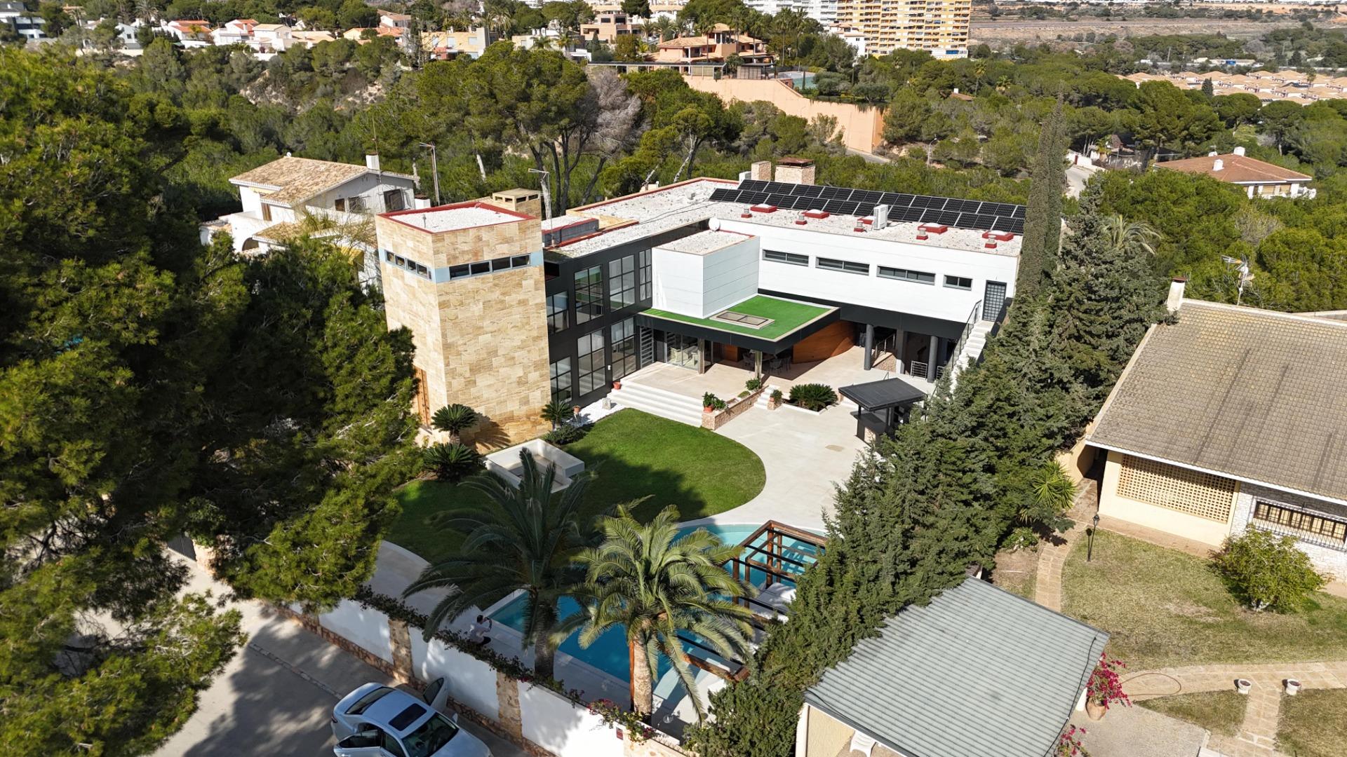 5-59-2 ESPECTACULAR VILLA EN CAMPOAMOR DE 847 M2 DE CASA Y 1500 M2 DE PARCELA. 7 DORM. 8 BAÑOS. PLAYA 750 M