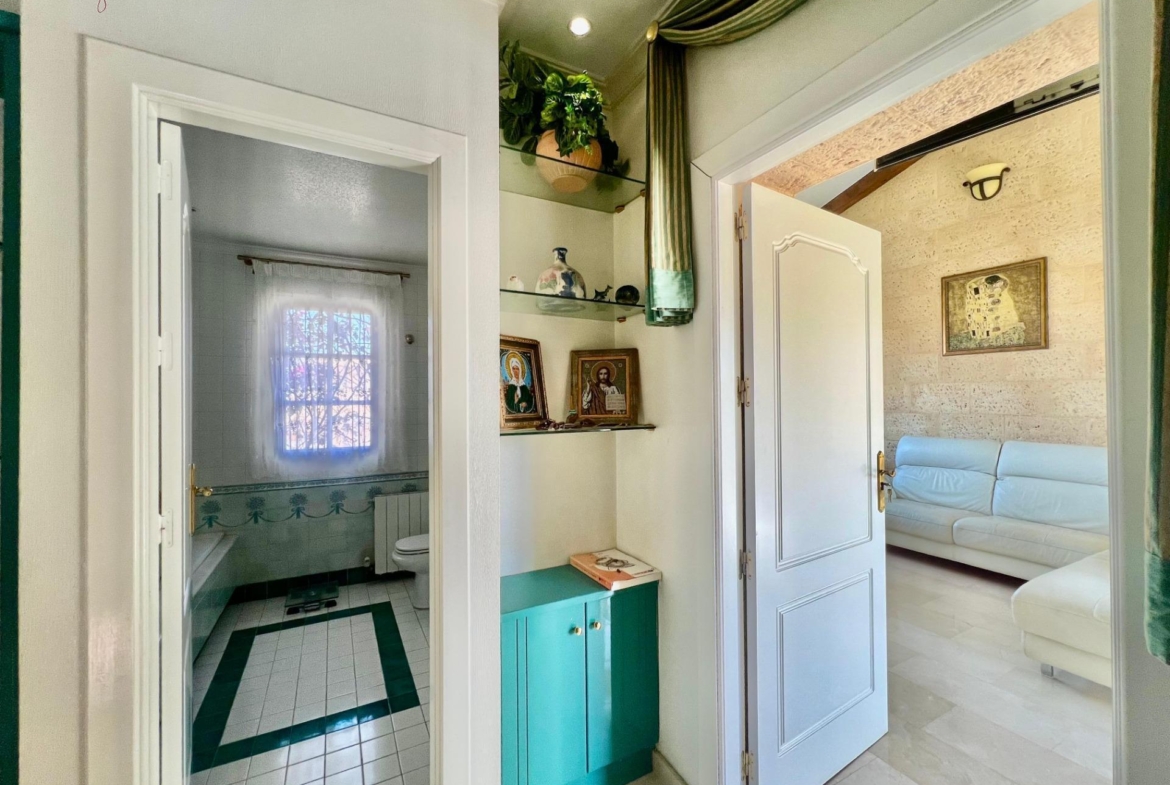 LUXURY AND LIGHT IN LOS BALCONES: YOUR VILLA WITH PRIVATE POOL AND HIGH POTENTIAL