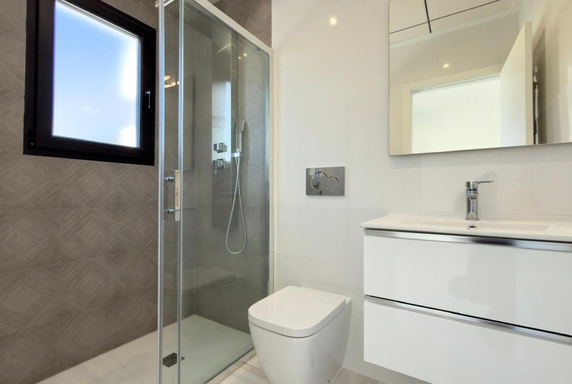 Exclusive villa in Polop with mountain views