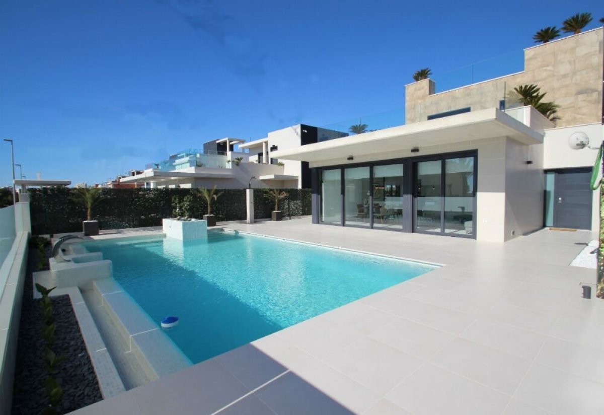 5-6-1 Independent Villas of San Miguel de Salinas – Bellavista. From 469 000 евро.