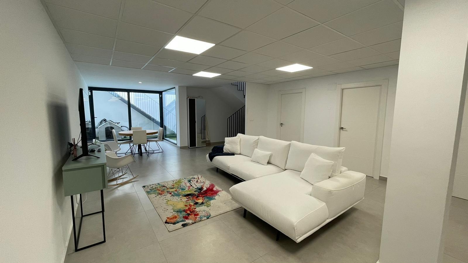 SPECTACULAIR MODERN TORN KEY VILLA