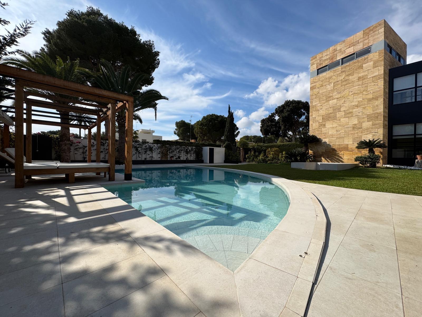 5-6-48 ESPECTACULAR VILLA EN CAMPOAMOR DE 847 M2 DE CASA Y 1500 M2 DE PARCELA. 7 DORM. 8 BAÑOS. PLAYA 750 M