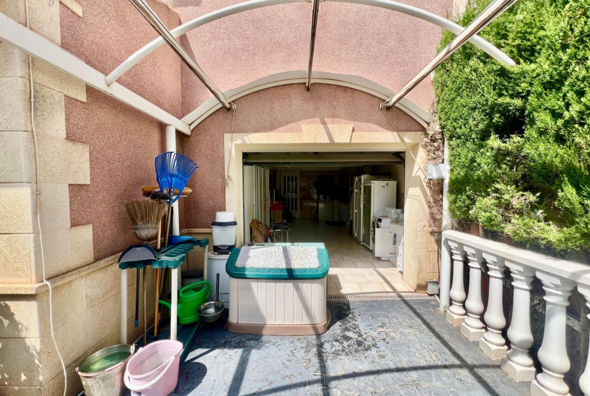 LUXURY AND LIGHT IN LOS BALCONES: YOUR VILLA WITH PRIVATE POOL AND HIGH POTENTIAL