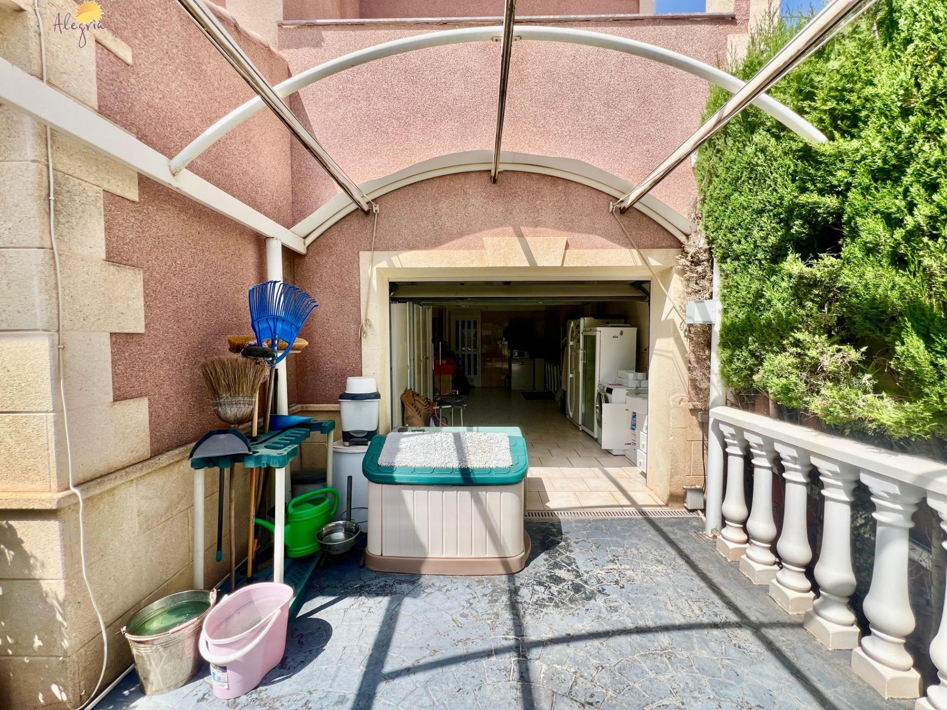 LUXURY AND LIGHT IN LOS BALCONES: YOUR VILLA WITH PRIVATE POOL AND HIGH POTENTIAL
