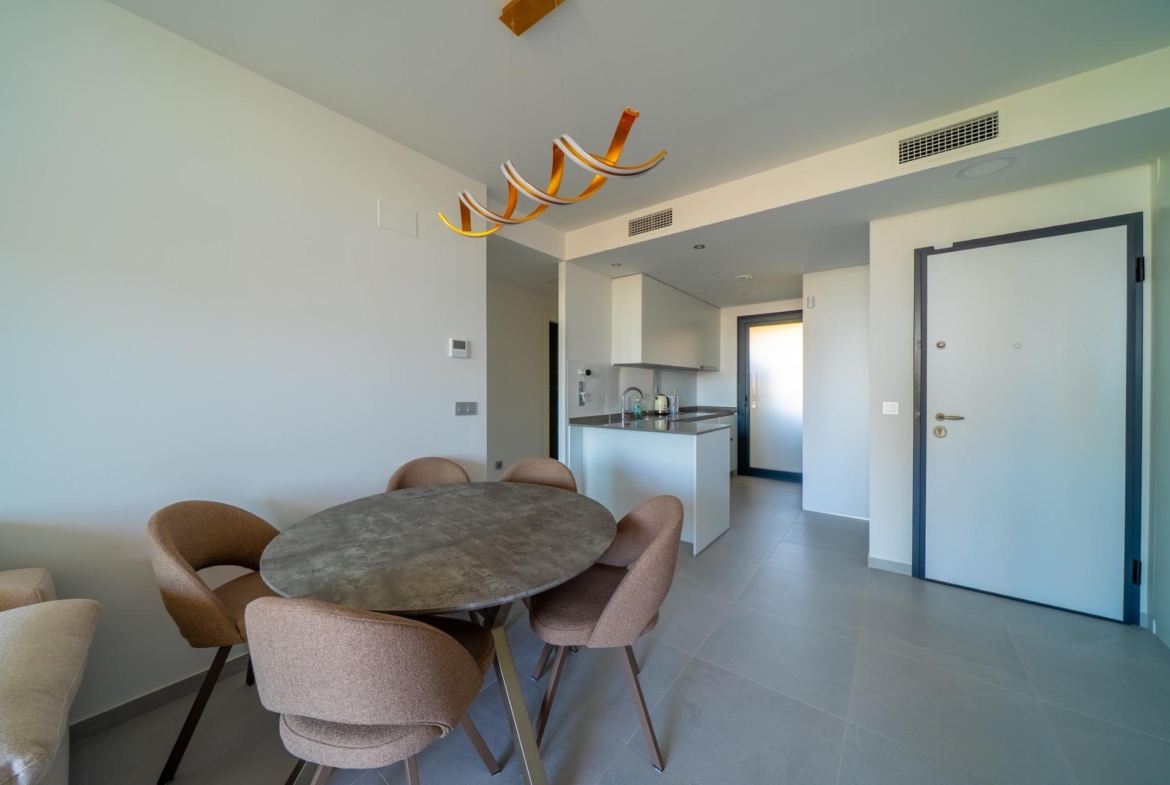 Ruim 2-slaapkamer appartement in het Eagle Tower Complex