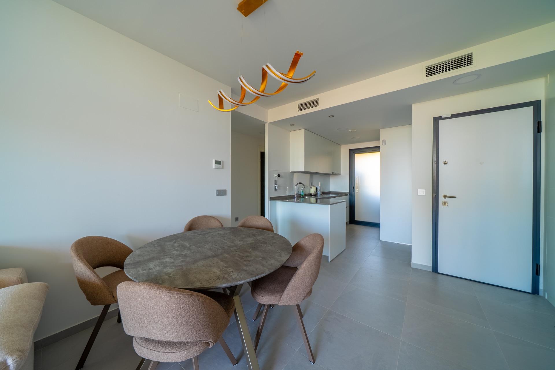 Ruim 2-slaapkamer appartement in het Eagle Tower Complex