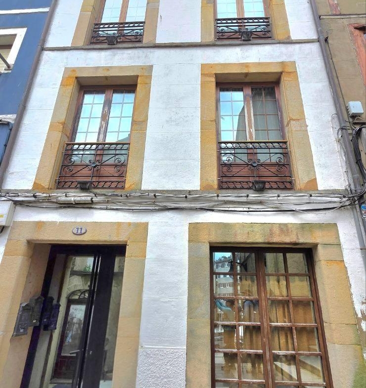 Edificio para reforma integraal: Con el Cantábrico a tus pies y la naturaleza en tu puerta