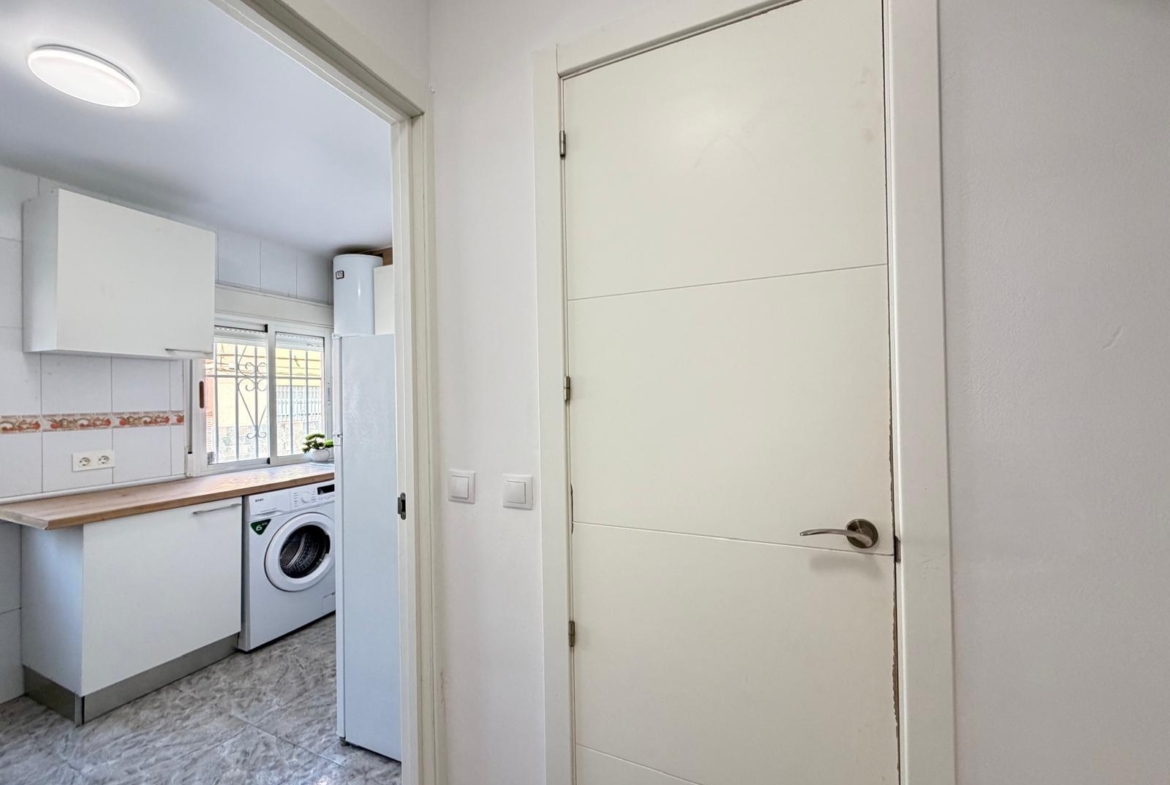 REFORMED 2-BEDROOM APARTMENT. 1 BATHROOM. WITH 65 M2. PARK OF NATIONS AREA. BEACH 800 METERS AWAY.