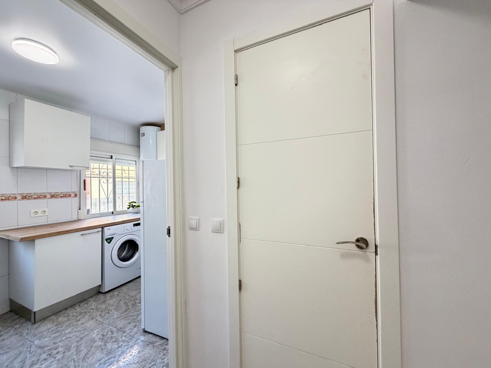 5-6-68 REFORMED 2-BEDROOM APARTMENT. 1 BATHROOM. WITH 65 M2. PARK OF NATIONS AREA. BEACH 800 METERS AWAY.