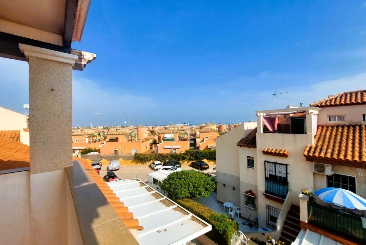 Nice bungalow on the upper floor with private solarium and sea views