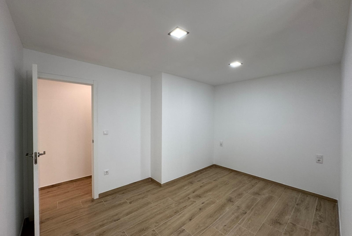 REFORMADO APADRAMENTO EN LA PRIMERA LINEA DE LA MATA CON VISTAS AL MAART 3 DORM. 2 BAÑOS. SUPERFICIE 105 M2.