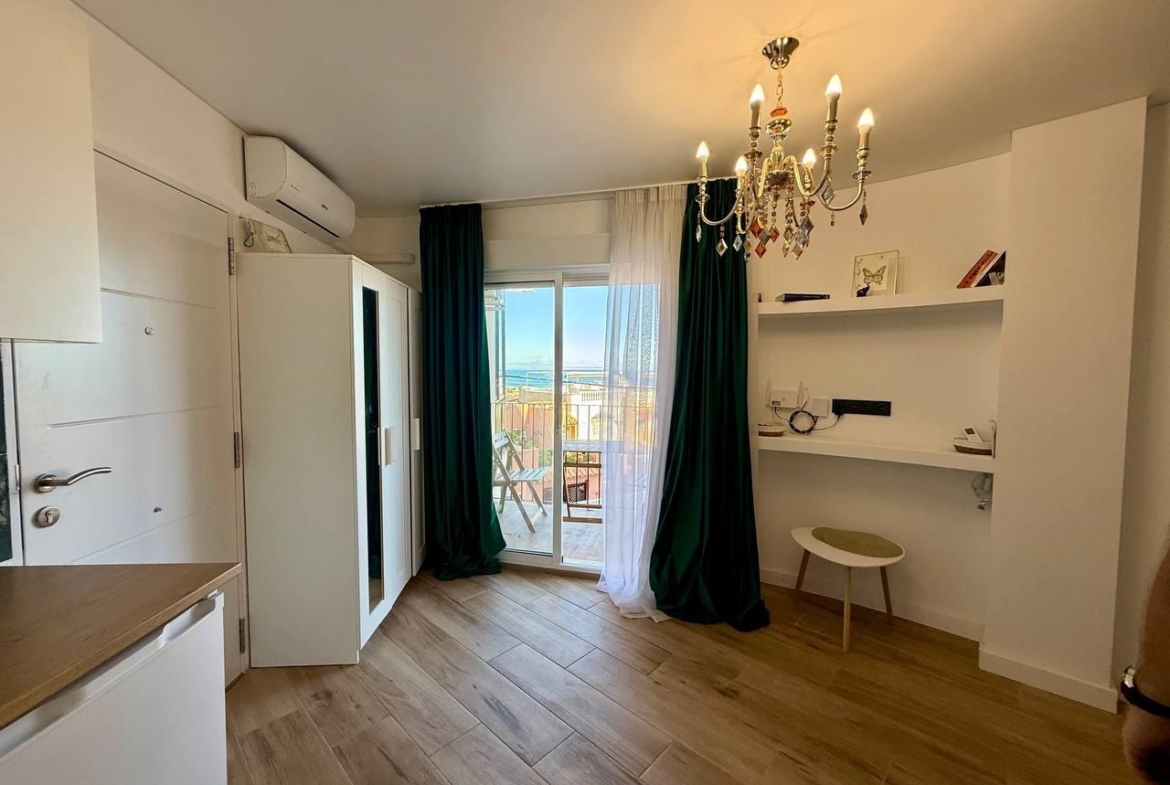 Gerenoveerde studio met uitzicht op zee, 300 meter van het strand