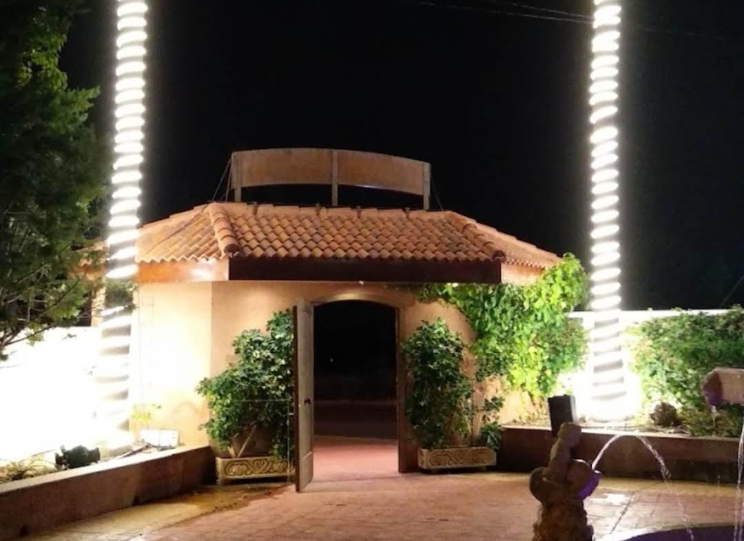 RESTAURANTE EN CABO ROIG. CON 871 M2.