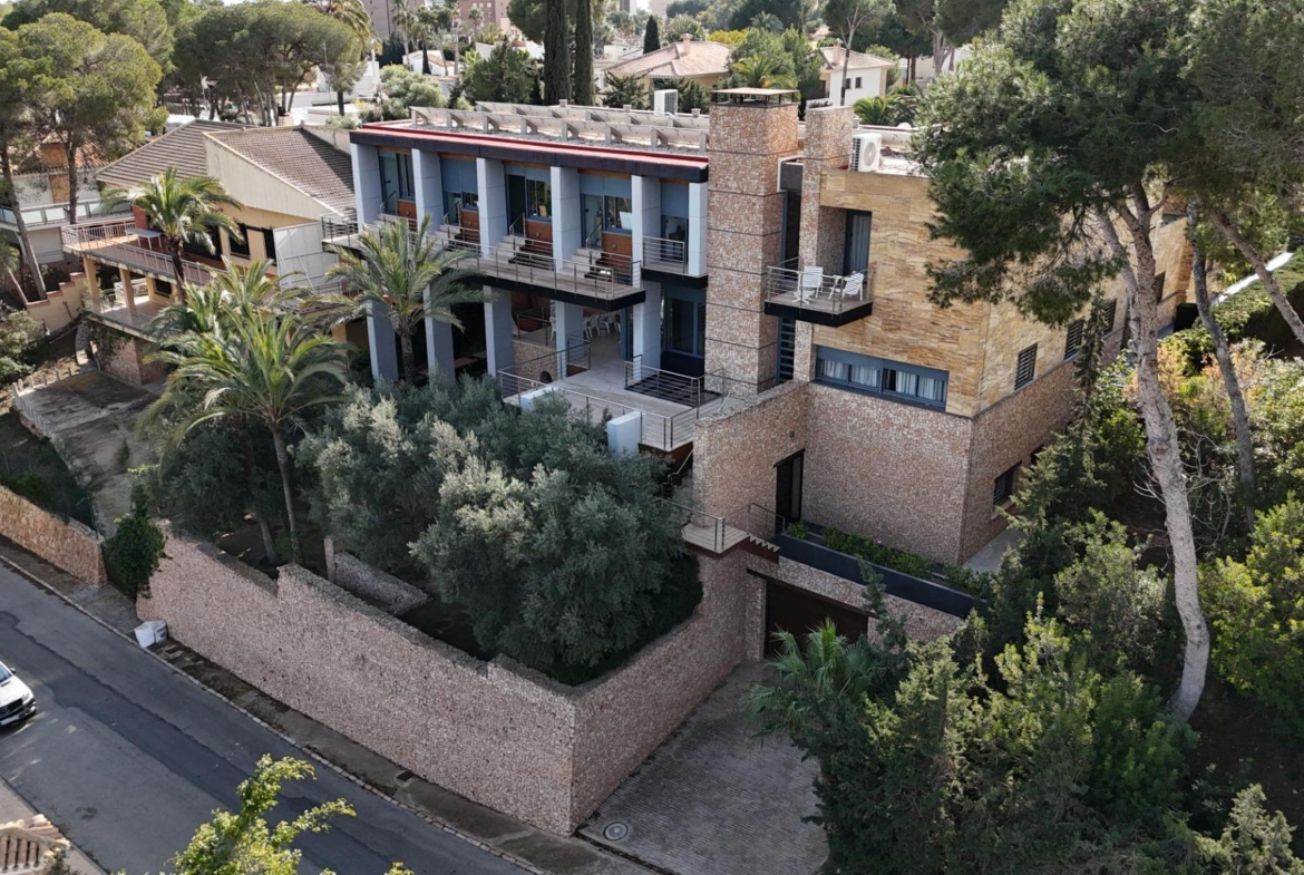 ESPECTACULAR VILLA EN CAMPOAMOR DE 847 M2 DE CASA Y 1500 M2 DE PARCELA. 7 DORM. 8 BAÑOS. PLAYA 750 M