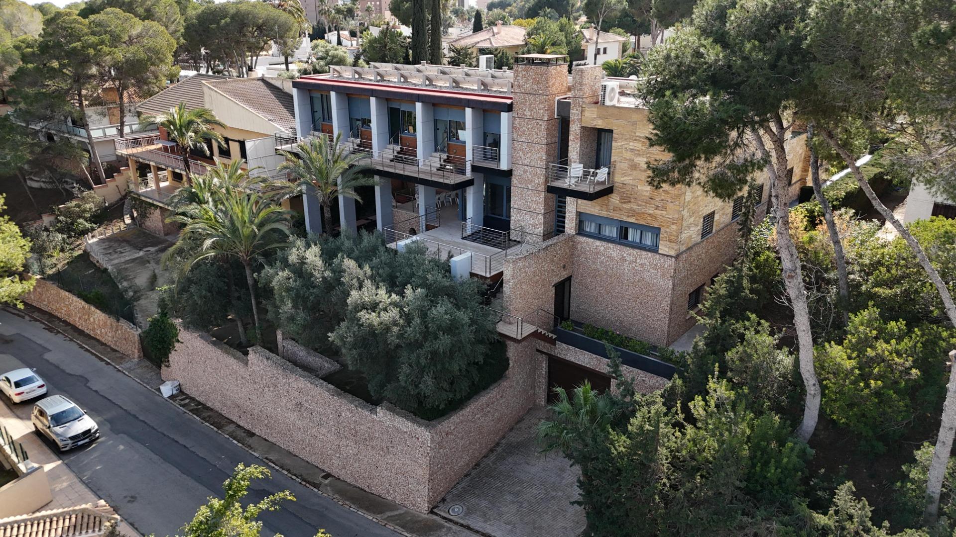 5-60-2 ESPECTACULAR VILLA EN CAMPOAMOR DE 847 M2 DE CASA Y 1500 M2 DE PARCELA. 7 DORM. 8 BAÑOS. PLAYA 750 M
